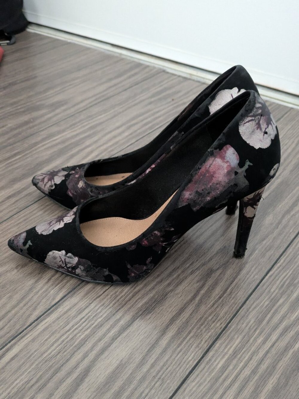 Worn out black & flower high heels - Size 7